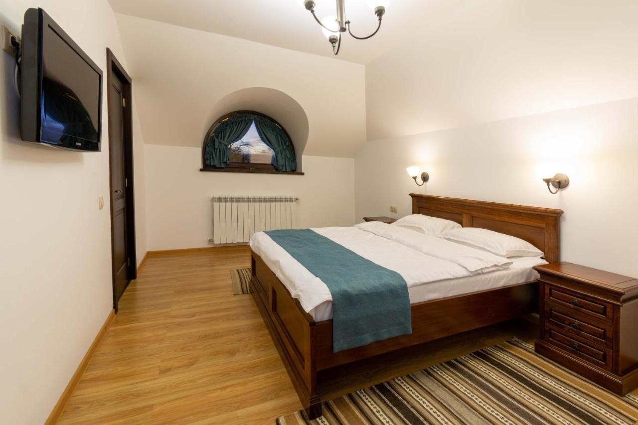 Pensiunea Tara Fagilor Suceava Esterno foto